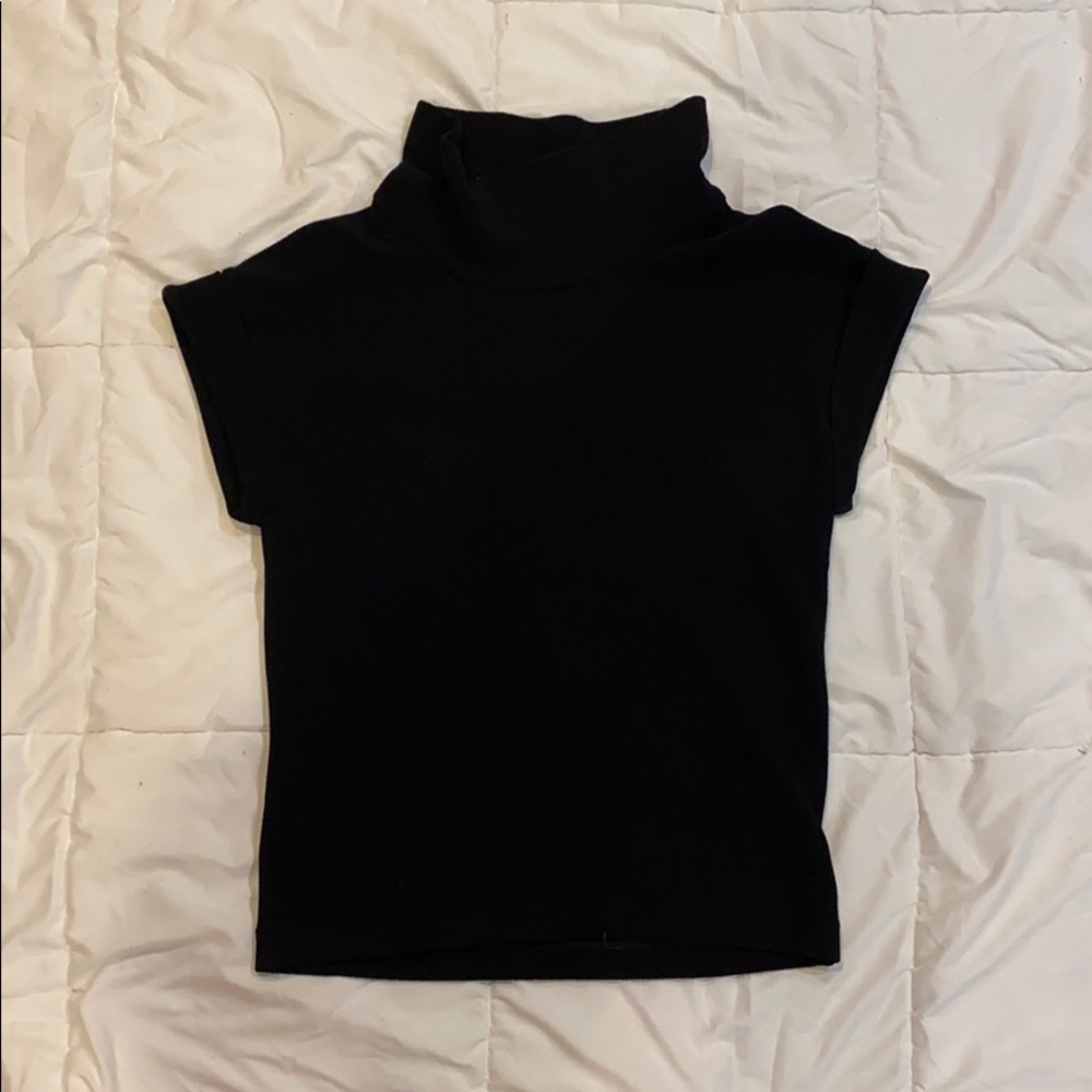 Club Monaco Sleeveless turtle neck